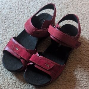 Clarks Springers Red And Black Comfort Ankle Strap Sandals Size 8